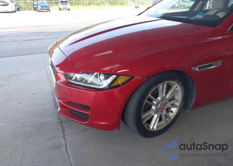 2017 Jaguar Xe 25T Premium из США, поврежденный, VIN SAJAD4BG8HA975976